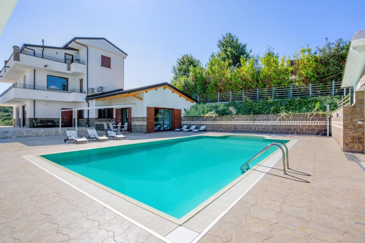 Villa Santoro Ai Tre Ulivi Con Piscina Privata Caiazzo Exterior photo