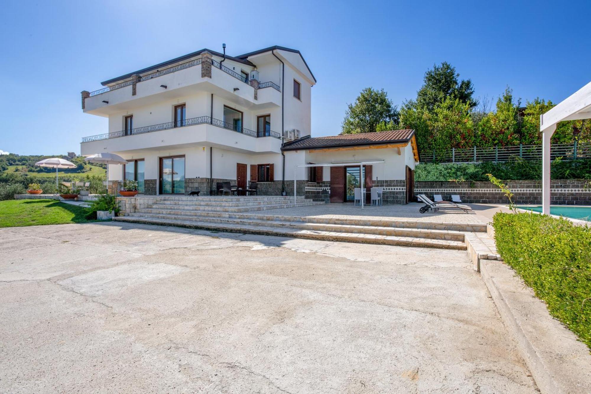 Villa Santoro Ai Tre Ulivi Con Piscina Privata Caiazzo Exterior photo